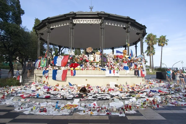 Memoriali Makeshift lungo la Promenade des Anglais a Nizza — Foto Stock