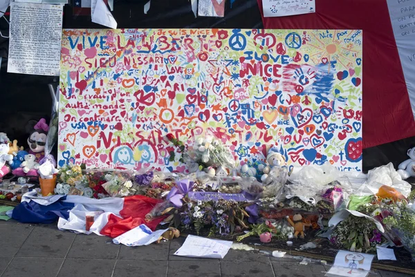 Memoriali Makeshift lungo la Promenade des Anglais a Nizza — Foto Stock