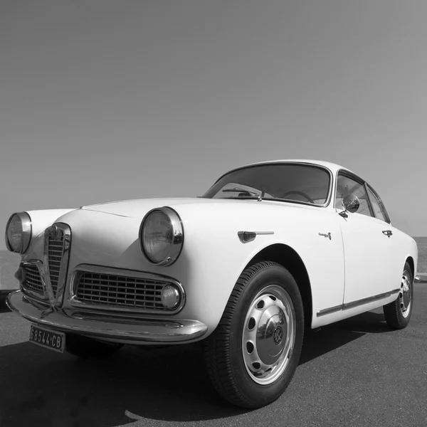 Vintage klassieke auto — Stockfoto