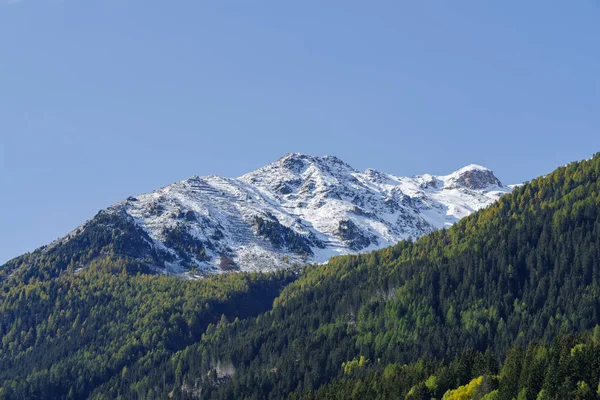 Scénický Pohled Zasněžené Hory Údolí Valtelliny Lombardie Provincie Sondrio Itálie — Stock fotografie