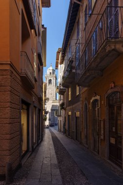 Bellagio, İtalya - 12 Ekim 2020 Bellagio civarındaki Narrow Caddesi, İtalya 'nın Como Gölü' ne bağlı küçük bir göl köyüdür.