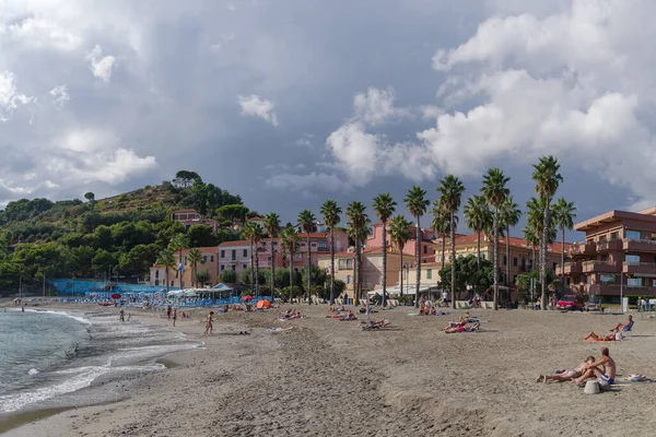 San Lorenzo Mare Italië September 2020 Mensen Ontspannen Het Strand — Stockfoto