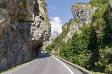 Tanaro Vadisi yolu, Ligurian Alpleri, Piedmont, İtalya