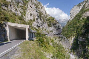 Tanaro Vadisi yolu, Ligurian Alpleri, Piedmont, İtalya