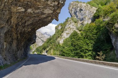 Tanaro Vadisi yolu, Ligurian Alpleri, Piedmont, İtalya