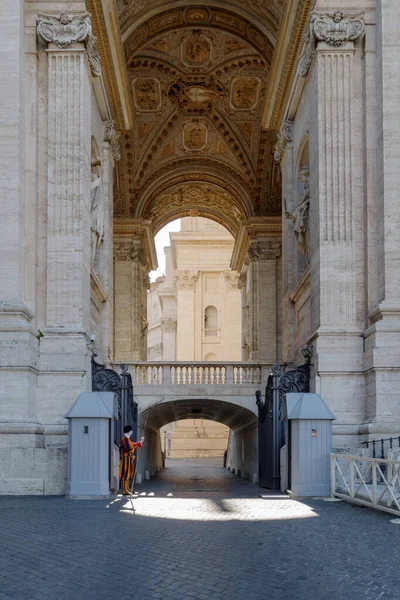 Cité Vatican Juin 2021 Garde Suisse Pontifical Porte Masque Médical — Photo