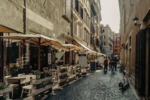 Rom Italien Juni 2021 Eine Enge Antike Gasse Mit Kopfsteinpflaster — Stockfoto