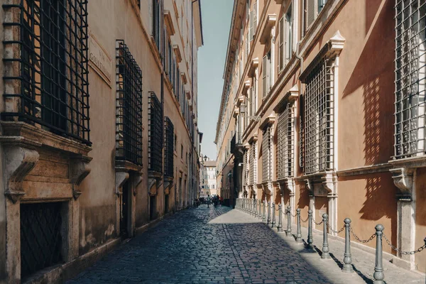 Roma Italia Junio 2021 Estrecho Callejón Antiguo Con Adoquines Centro —  Fotos de Stock