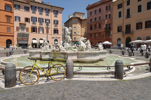 2021年6月12日 ローマで最も有名で美しい彫刻の一つであるナヴォーナ広場にネプチューンの泉 — ストック写真