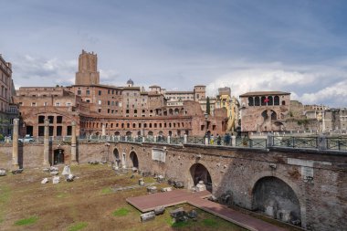 Roma, İtalya - 11 Haziran 2021: Trajan Market Forumu, Roma 'da Dei Fori Imperiali caddesi boyunca