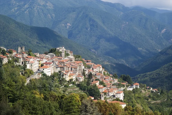 Triora. El antiguo pueblo en la región de Liguria de Italia —  Fotos de Stock