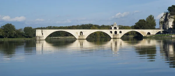 Der pont d 'avignon auf der petit rhône — Stockfoto