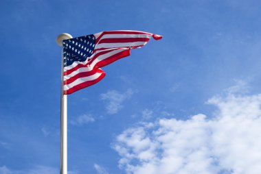 Amerikan bayrağı dalgalanıyor