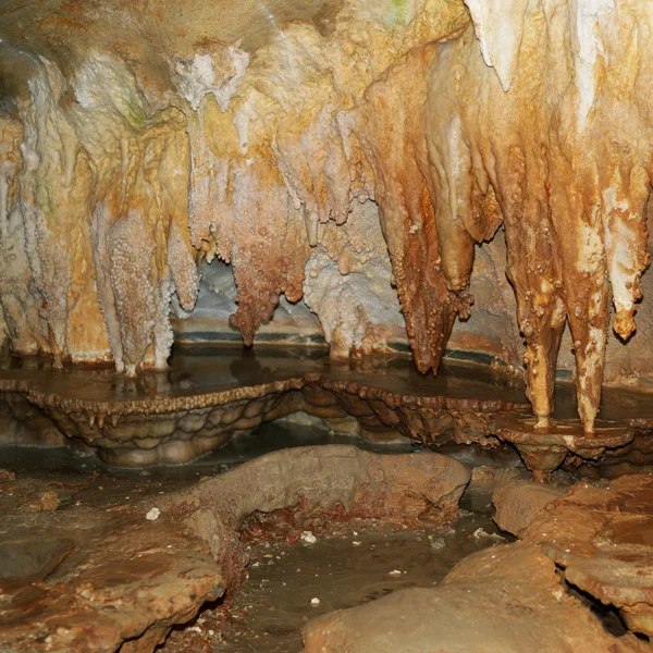 Stalaktytów i stalagmitów — Zdjęcie stockowe