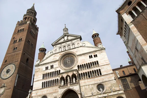 La fachada de la Catedral de Cremona — Foto de Stock