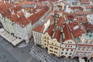 Prag Eski Kenti, Çek Cumhuriyeti 'nde geleneksel kırmızı çatılı evler