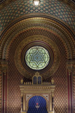 Josefov, Prag 'ın Yahudi mahallesindeki İspanyol sinagogu. Sinagog 1868 yılında şehrin en eski sinagogu olan Fas mimari tarzında inşa edilmiştir.
