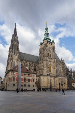Prag, Çek Cumhuriyeti - 3 Kasım 2025: Castle Square 'deki St. Vitus Katedrali
