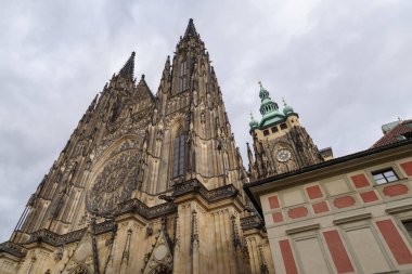 Prag, Çek Cumhuriyeti 'ndeki Başkent Aziz Vitus Katedrali' nin Gotik tarzı mimarisi