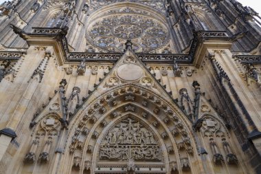 Saint Vitus Katedrali 'nin neo-gotik kapısı, Prag, Çek Cumhuriyeti