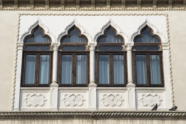 威尼斯风格 windows — 图库照片