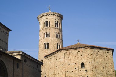 İtalya. Ravenna. Yuvarlak çan kulesi