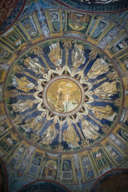 Neon Baptistry: tavan mozaiği. Ravenna, İtalya