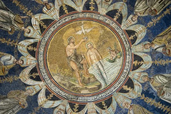 Het plafond mozaïek van het Baptisterium van Neon. Ravenna, Italië — Stockfoto