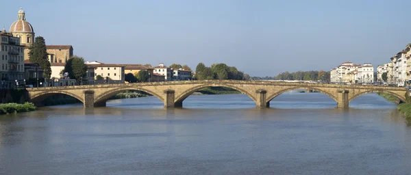 Ponte alla Carraia, Arno Nehri, Floransa köprüde — Stok fotoğraf