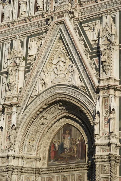 Particolari architettonici del Duomo di Firenze — Foto Stock