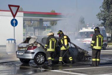 araba yangın söndürme itfaiye