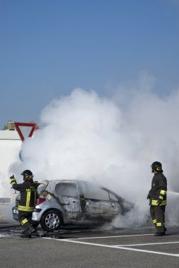 araba yangın söndürme itfaiye