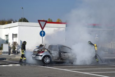 araba yangın söndürme itfaiye