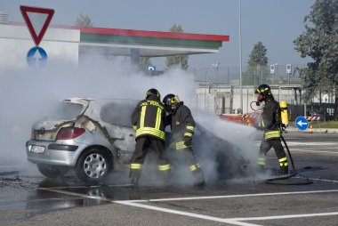 araba yangın söndürme itfaiye