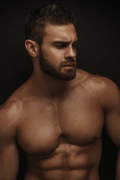 Fitness Model Konstantin Kamynin Portrét Černém Pozadí — Stock fotografie