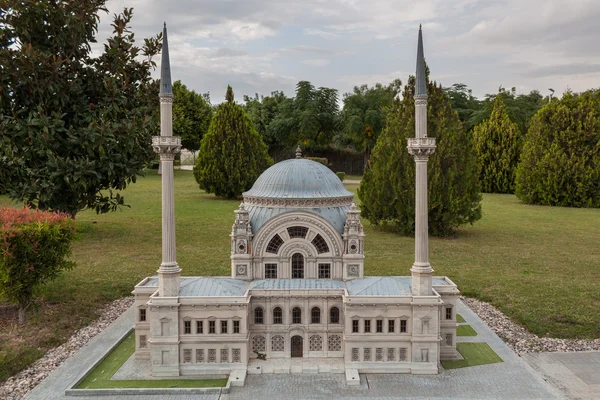 Dolmabahce moskén — Stockfoto