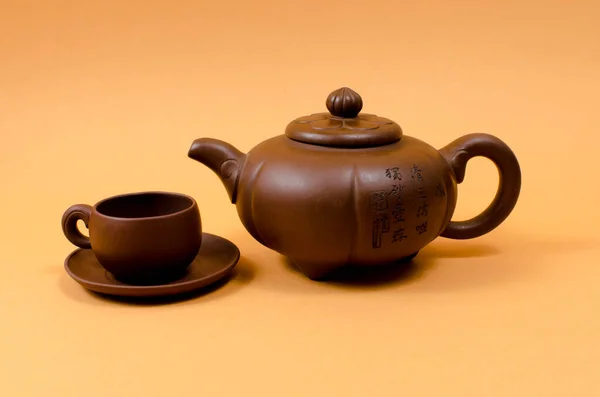 Seramik Fincan Çaydanlık Masanın Üstünde — Stok fotoğraf