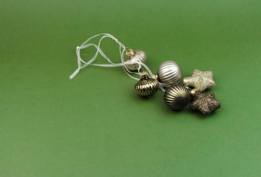 Yeni yıl minimalizmi için yeni yıl dekorasyonları