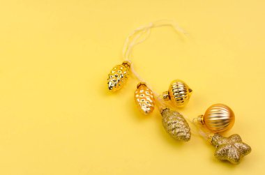 Yeni yıl minimalizmi için yeni yıl dekorasyonları