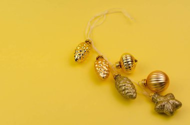 Yeni yıl minimalizmi için yeni yıl dekorasyonları