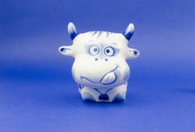 Yeni yıl minimalizmi için bayram süslemeleri