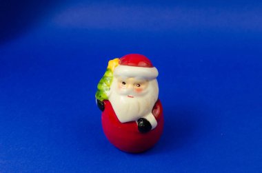 Yeni yıl minimalizmi için bayram süslemeleri