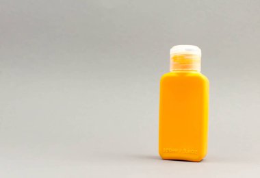 Duş ve hijyen ürünleri için çok renkli şişeler