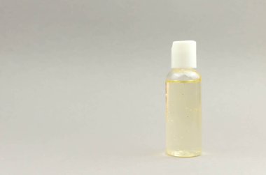 Duş ve hijyen ürünleri için çok renkli şişeler