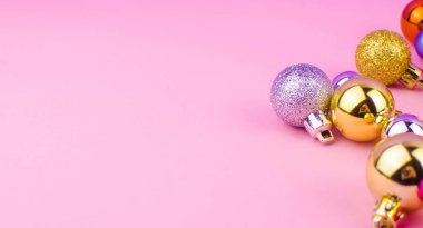 Yılbaşı baloları ile yeni yıl teması için renkli arkaplan