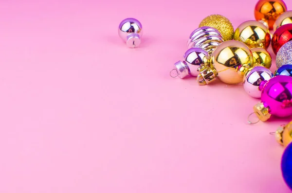 Sfondo colorato per il nuovo tema anno con palle di Natale — Foto Stock
