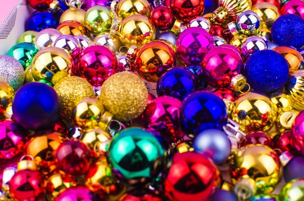Färgglada bakgrund för nyår tema med julbollar — Stockfoto