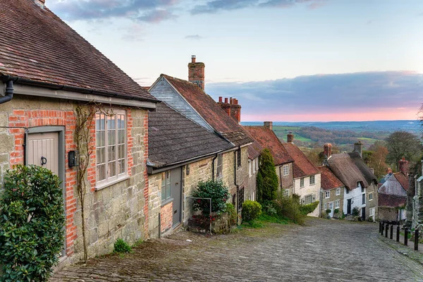 Pretty Cottages Steep Cobbled Street Gold Hill Shaftesbury Dorset Stock Image