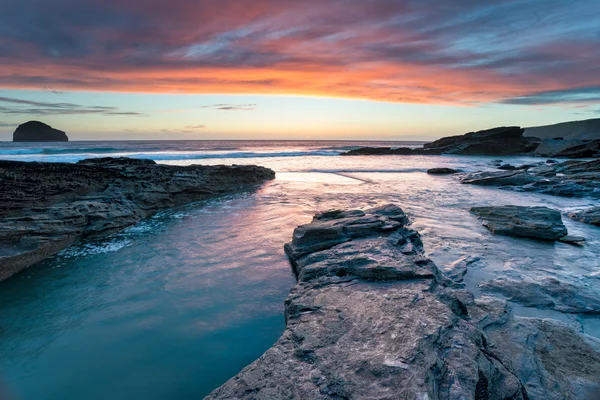 Cornwall Trebarwith vasıl belgili tanımlık kıyı — Stok fotoğraf