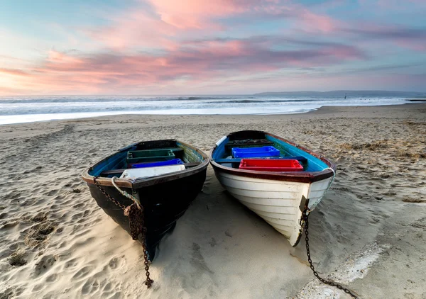 Bateaux de pêche sur la plage — Photo